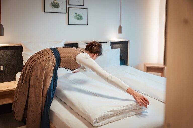 Housekeeping-Mitarbeiter / Zimmermädchen / Roomboy (m/w/d)